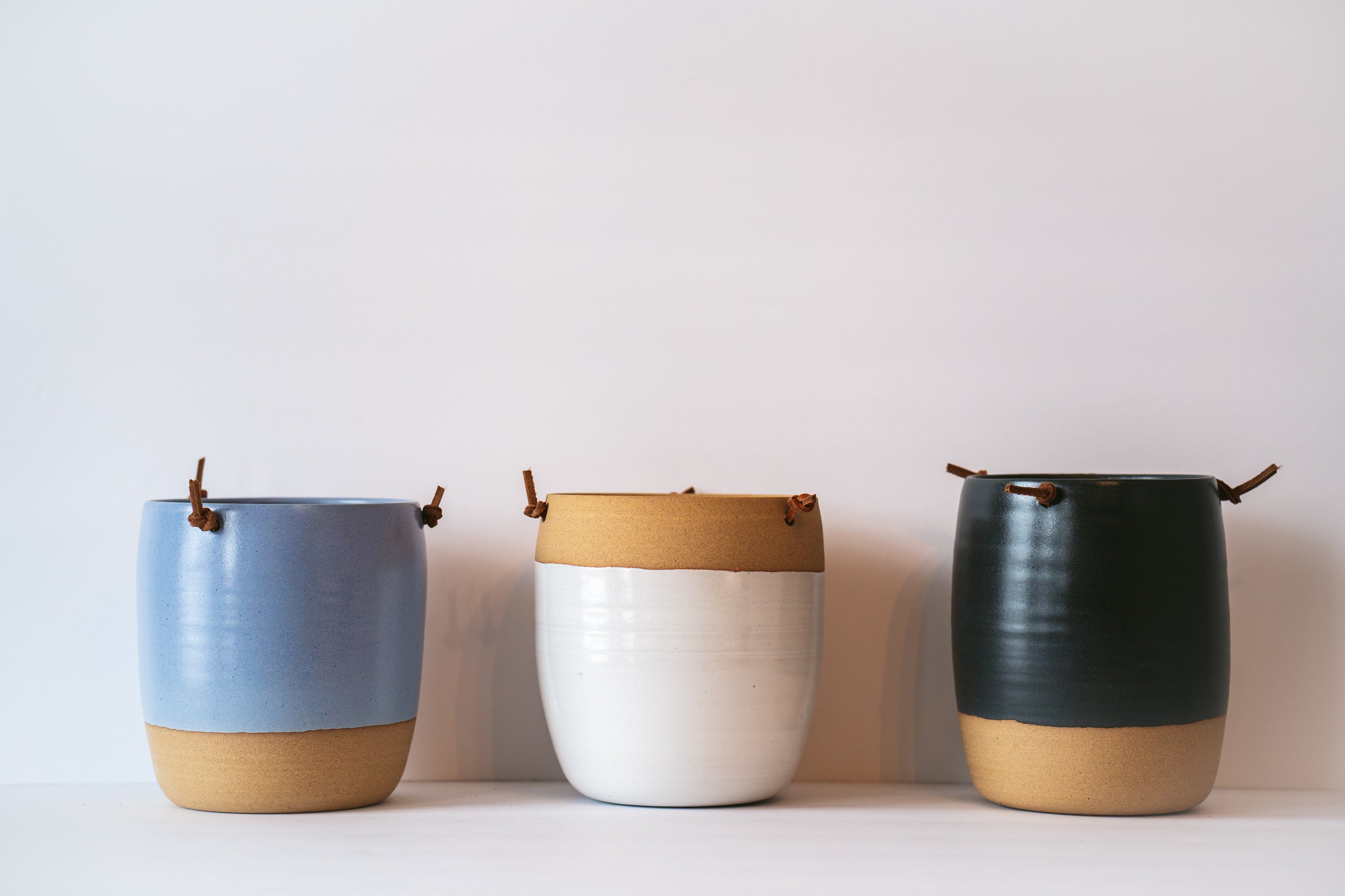 Hanging planter lavender, white and black