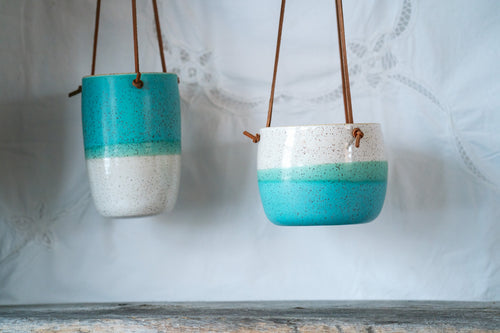Hanging planter in speckle half and half