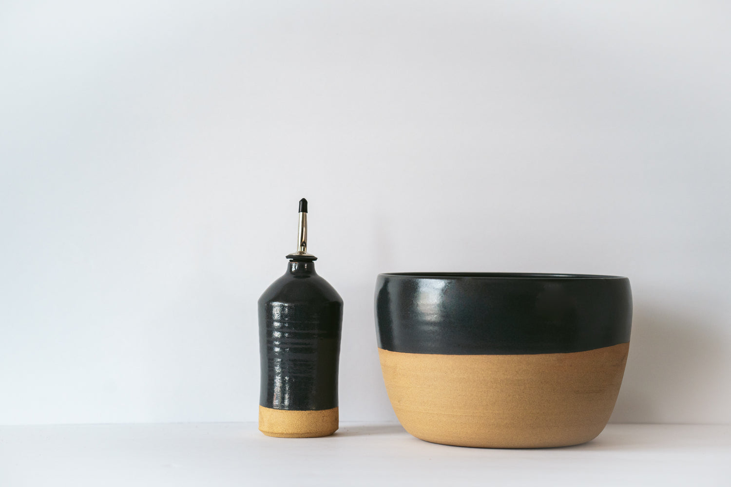 Large serving bowl with oil dispenser in black