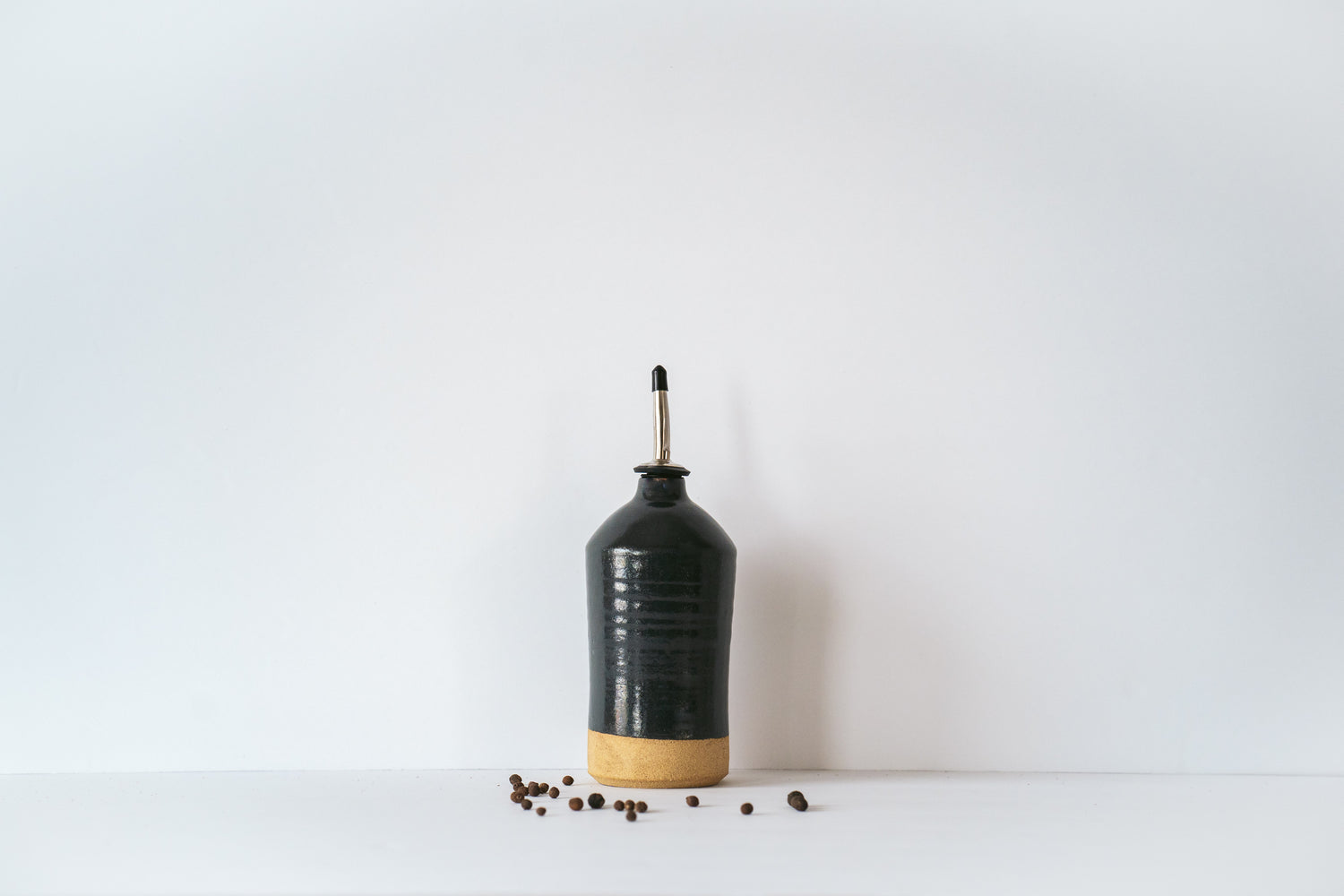 Black oil dispenser 