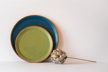 Load image into Gallery viewer, Dinner and side plate in dark bleu and avocado green
