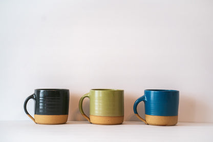 Short mug in black, avocado and dark blue