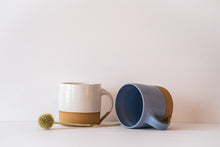 Load image into Gallery viewer, Short mug in white and lavender
