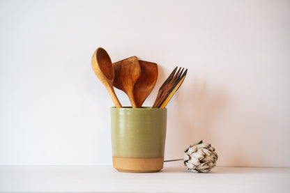 Utensil pot in avocado