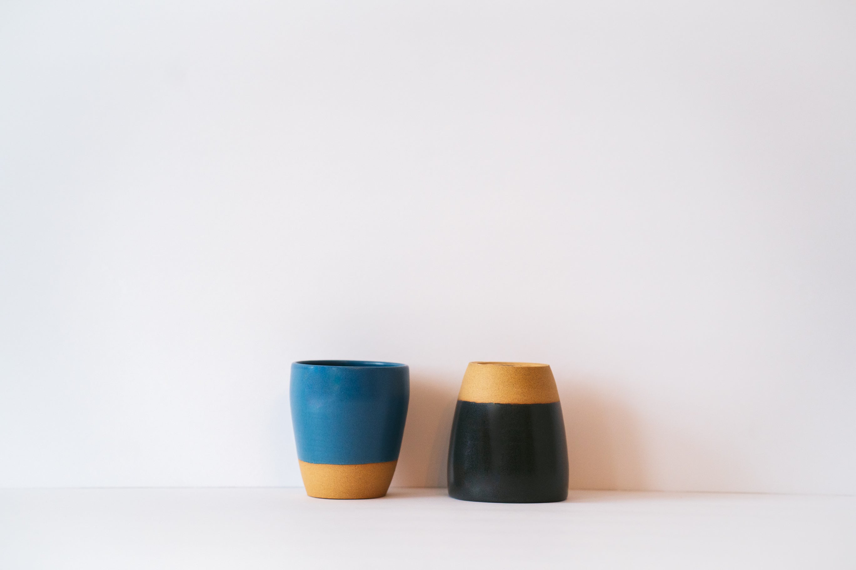 Small tumbler in dark blue and black